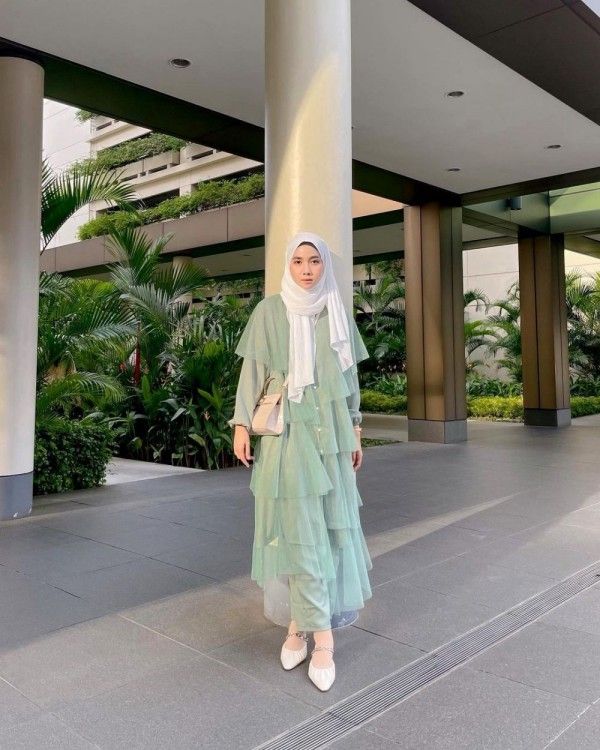 7 Ide Outfit Hijab Berwarna Hijau yang Bernuansa Ramadan | Popmama.com